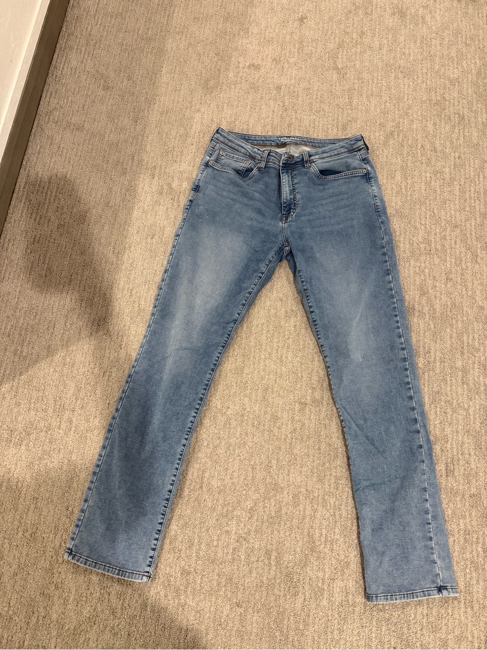 7 Diamonds Men’s Slim Straight Jeans in Light Blue Wash